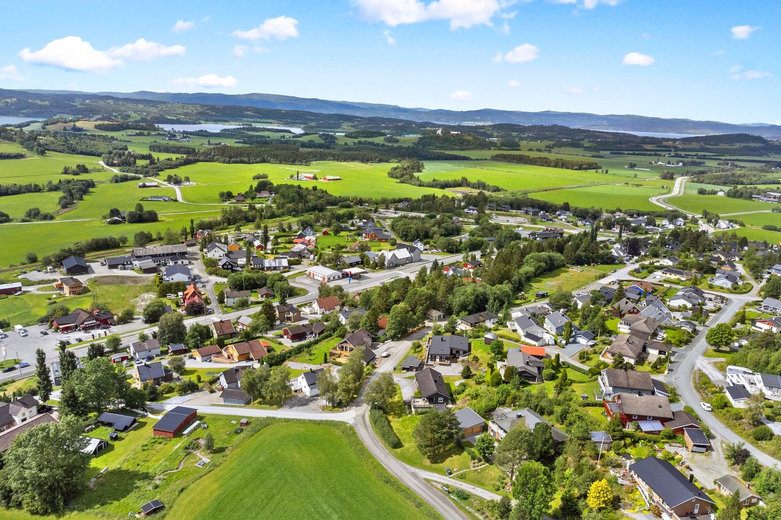 Beliggende ca 13 km sør for Steinkjer sentrum. Galleribilde