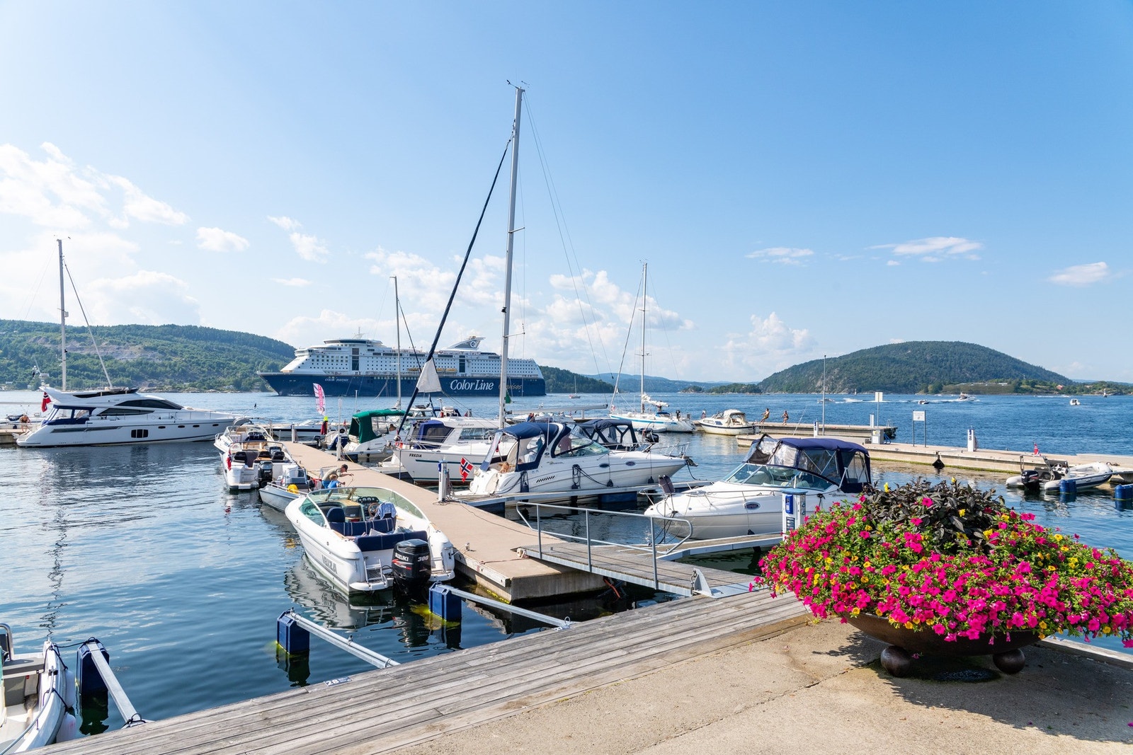 Husvikholmen ligger idyllisk til i maritime omgivelser Galleribilde
