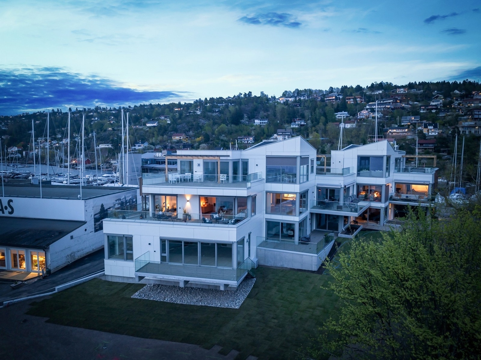 Kveldsstemning i Husvikholmen 6 Galleribilde