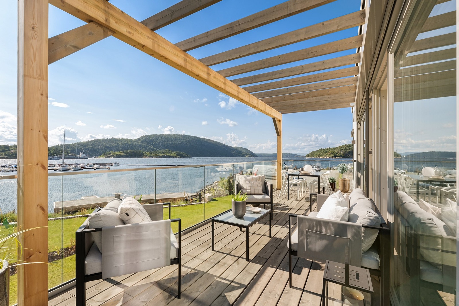 Fantastisk utsikt i førstelinje mot fjorden Galleribilde