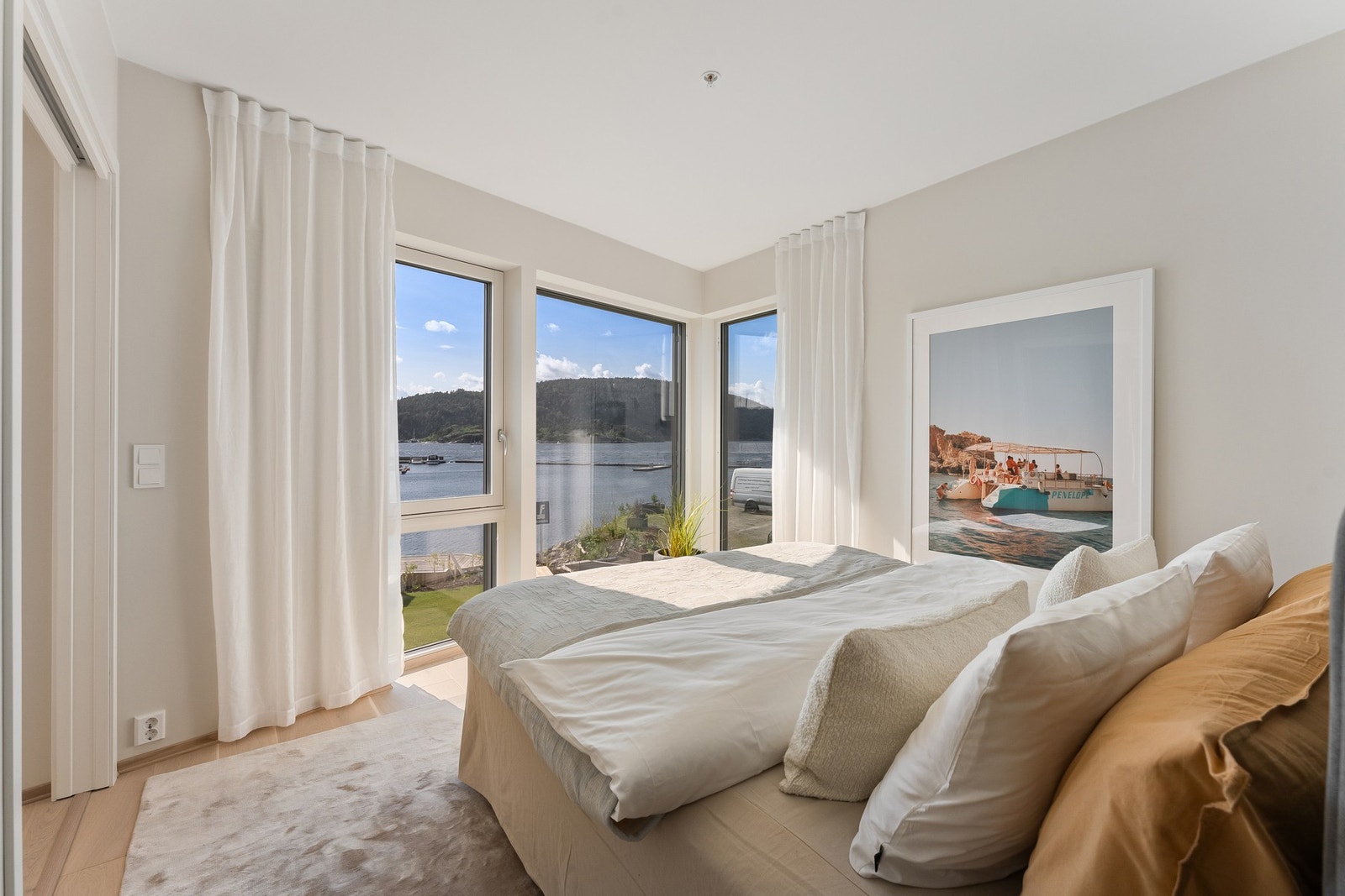 Vakker utsikt mot fjorden Galleribilde