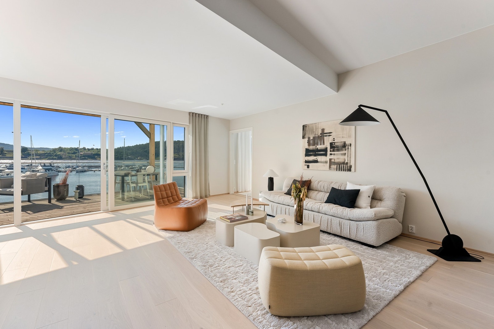 Fra stuen er det direkte inngang til soverom 1 Galleribilde