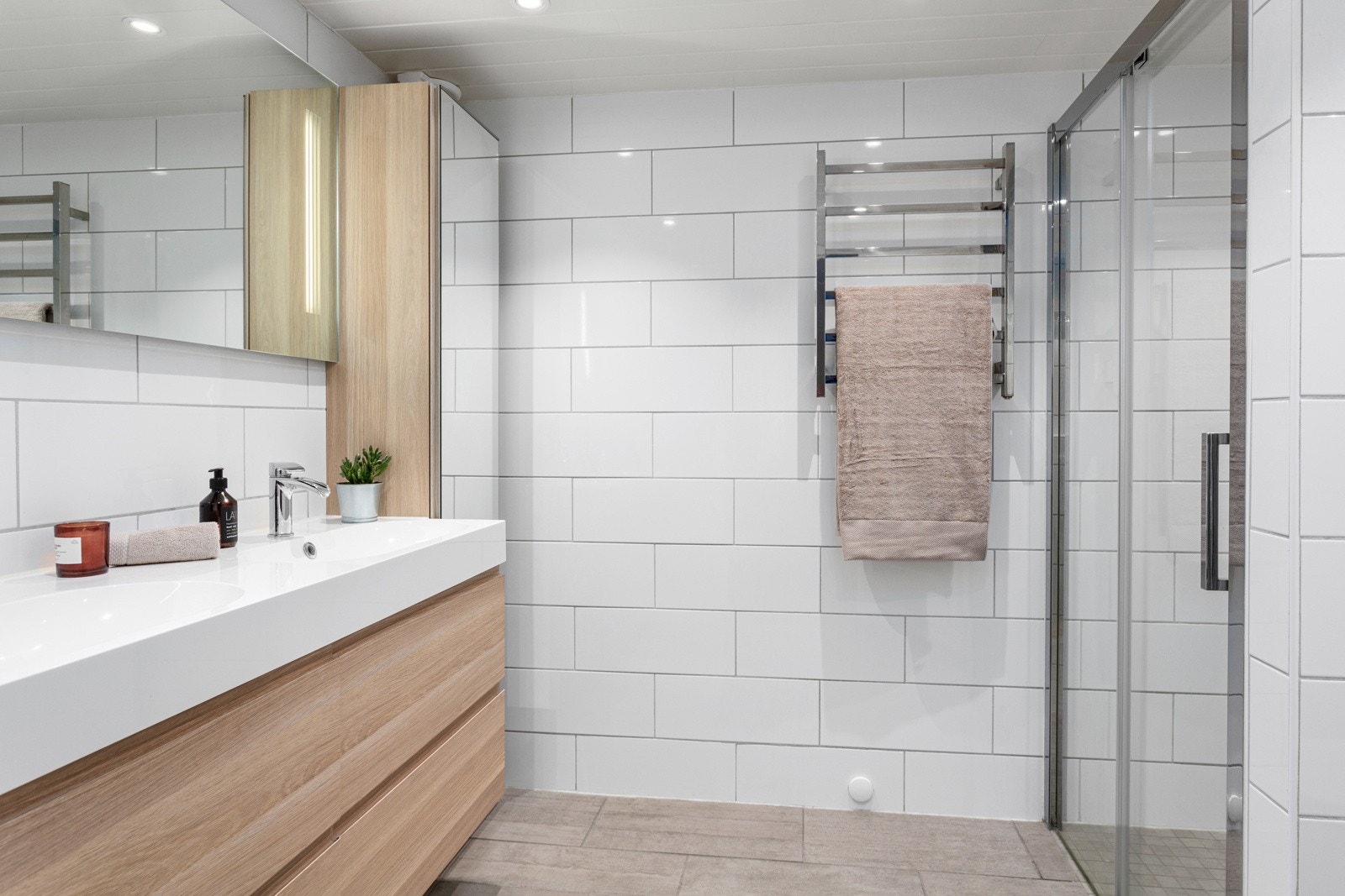 Badet ble totalrenovert i 2013, inklusive rør-i-rør. Galleribilde