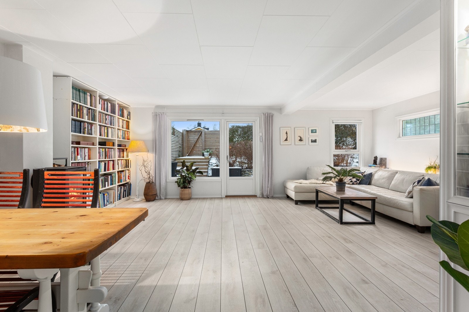 Vertikaldelt tomannsbolig med gjennomtenkt og god planløsning. Galleribilde