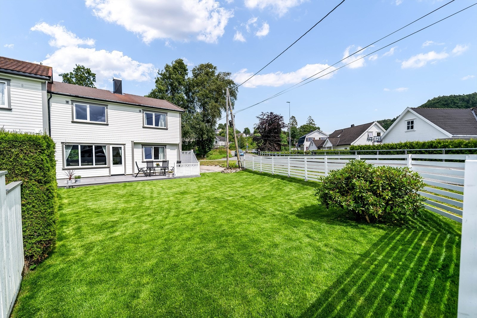 Hage med ny plen på fremside Galleribilde