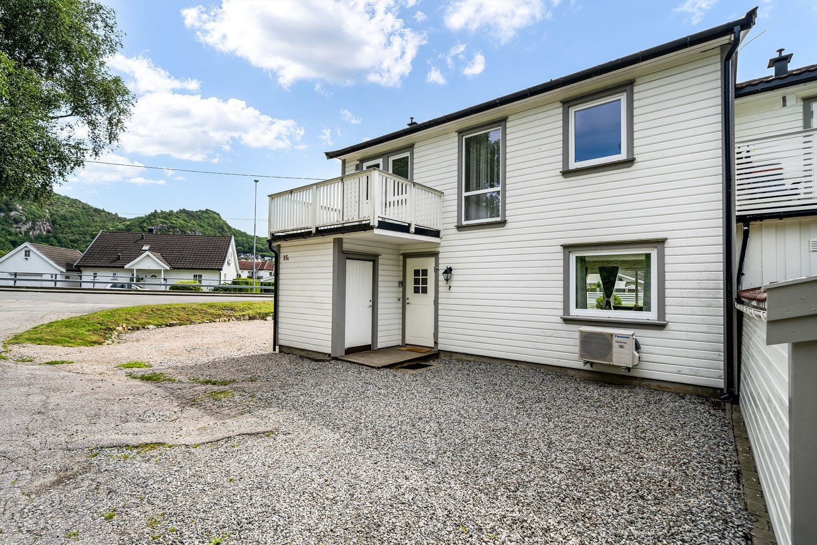 Inngangsparti - parkering Galleribilde