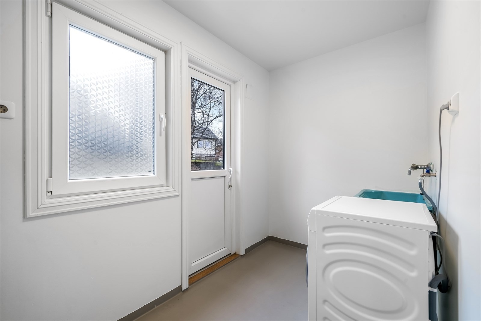 Vaskerom oppe - utgang veranda Galleribilde