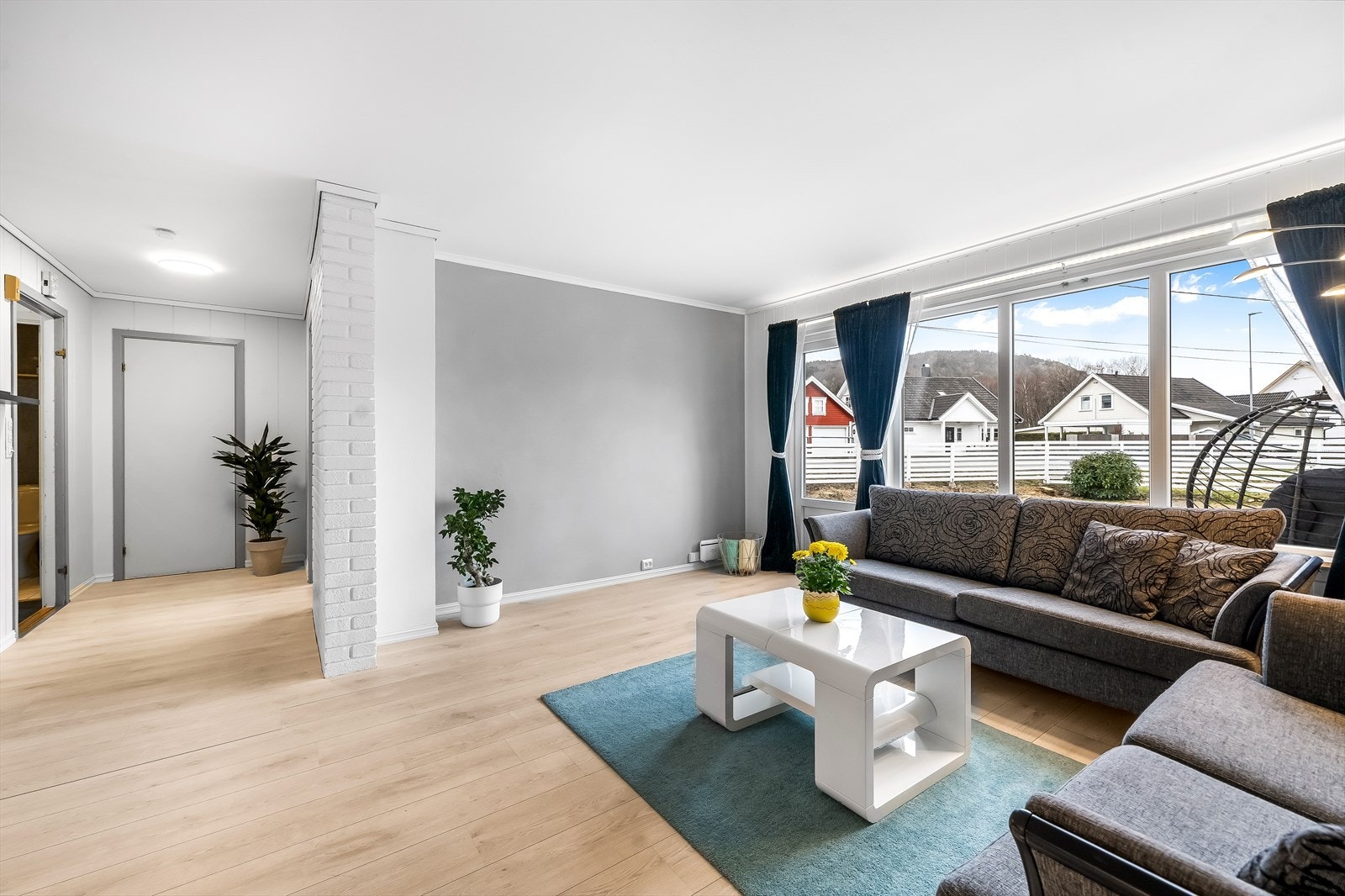 Stue - det er pipe, men ikke montert ovn. Galleribilde