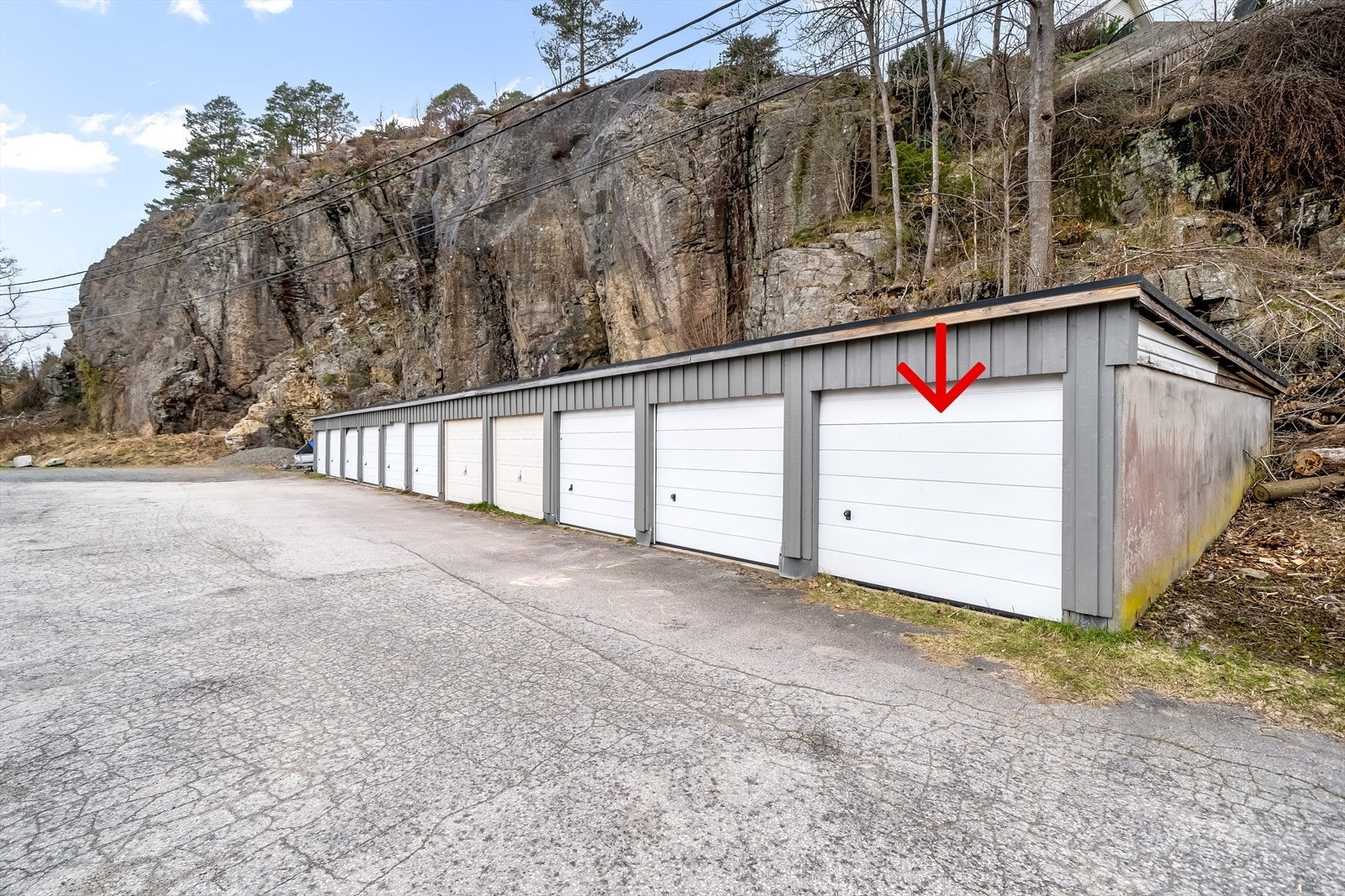 Medfølger garasjeplass i rekke (15 kvm) Galleribilde