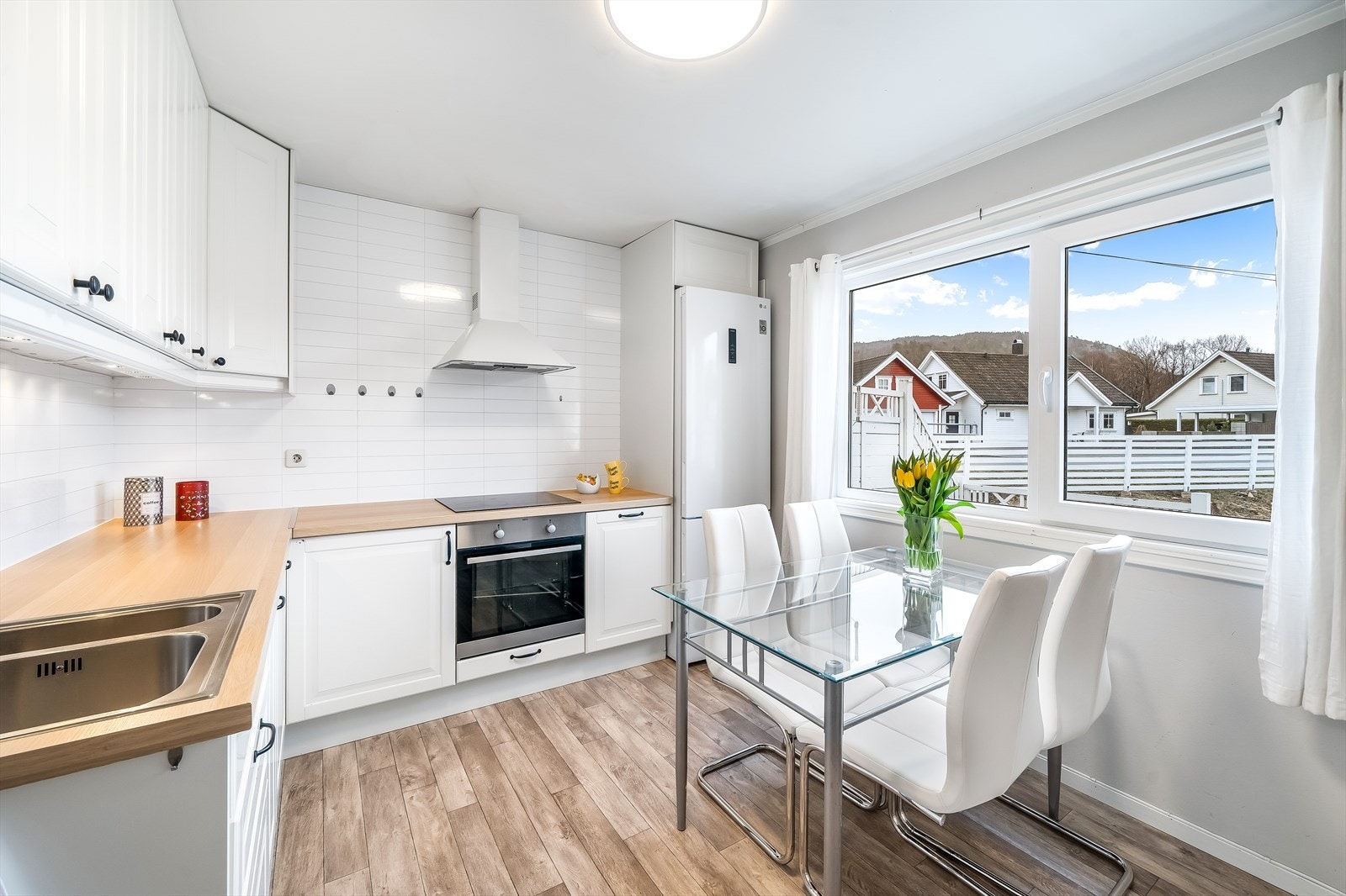 Kjøkken med innredning fra Ikea. Galleribilde