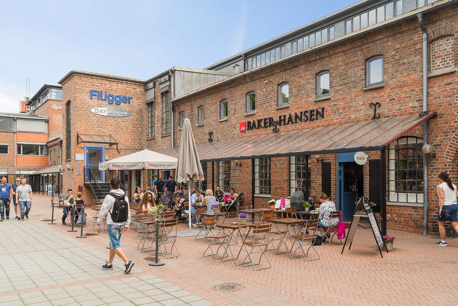 Fyrstikktorget med serveringstilbud innen gangavstand Galleribilde