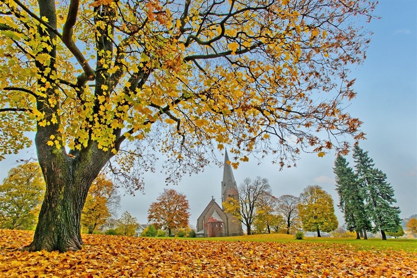 Vålerenga Kirke også rett ved Galleribilde