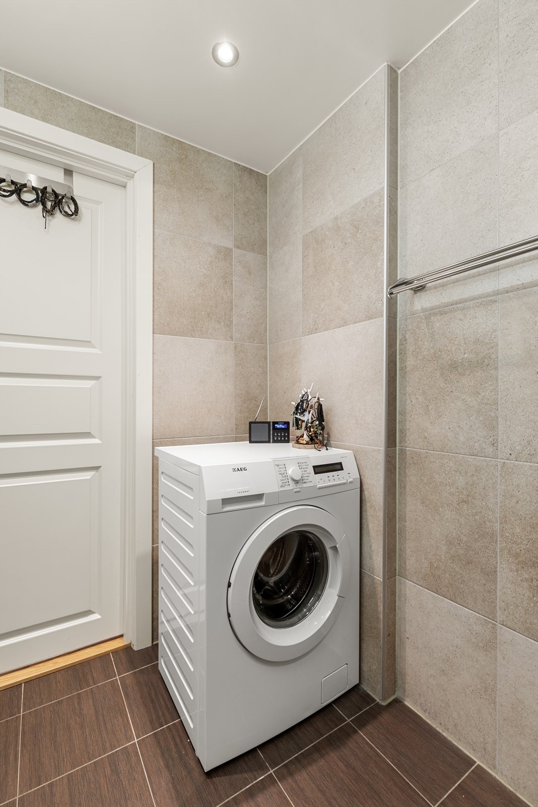 Opplegg for vaskemaskin på badet. Galleribilde