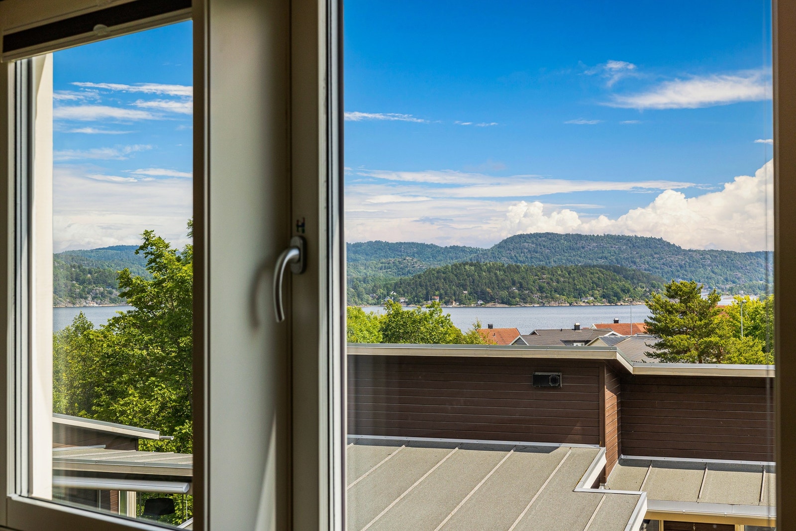 Sjøutsikt fra stua Galleribilde