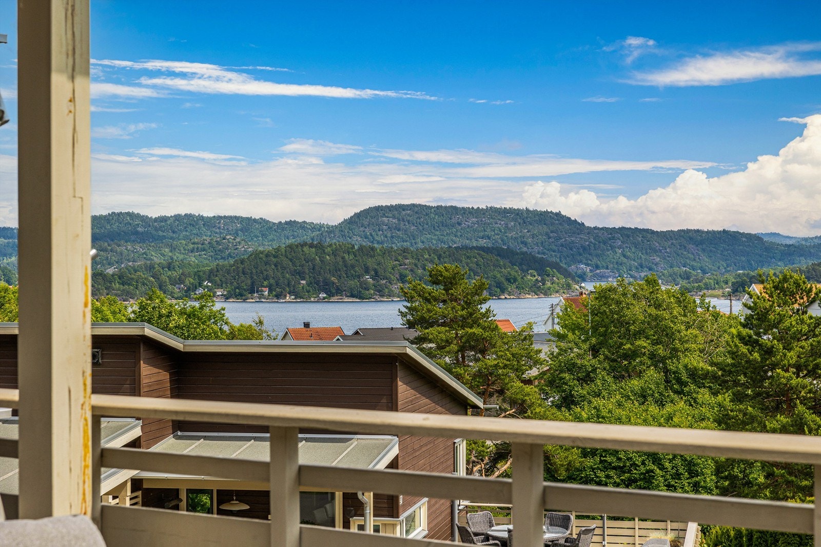 Sjøutsikt fra terrassen. Galleribilde