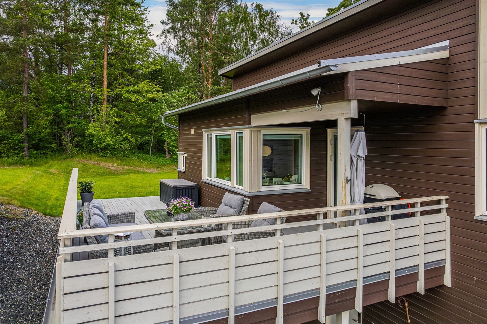 Terrassen har direkte tilkomst fra stua. Galleribilde