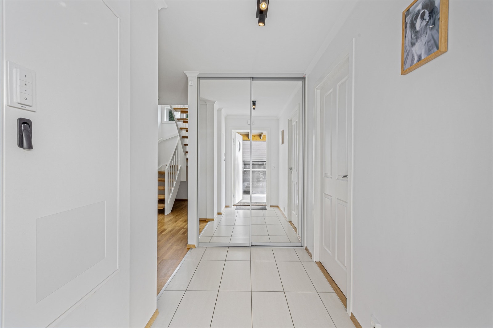 Flislagt gulv med varmekabler i entré. Galleribilde