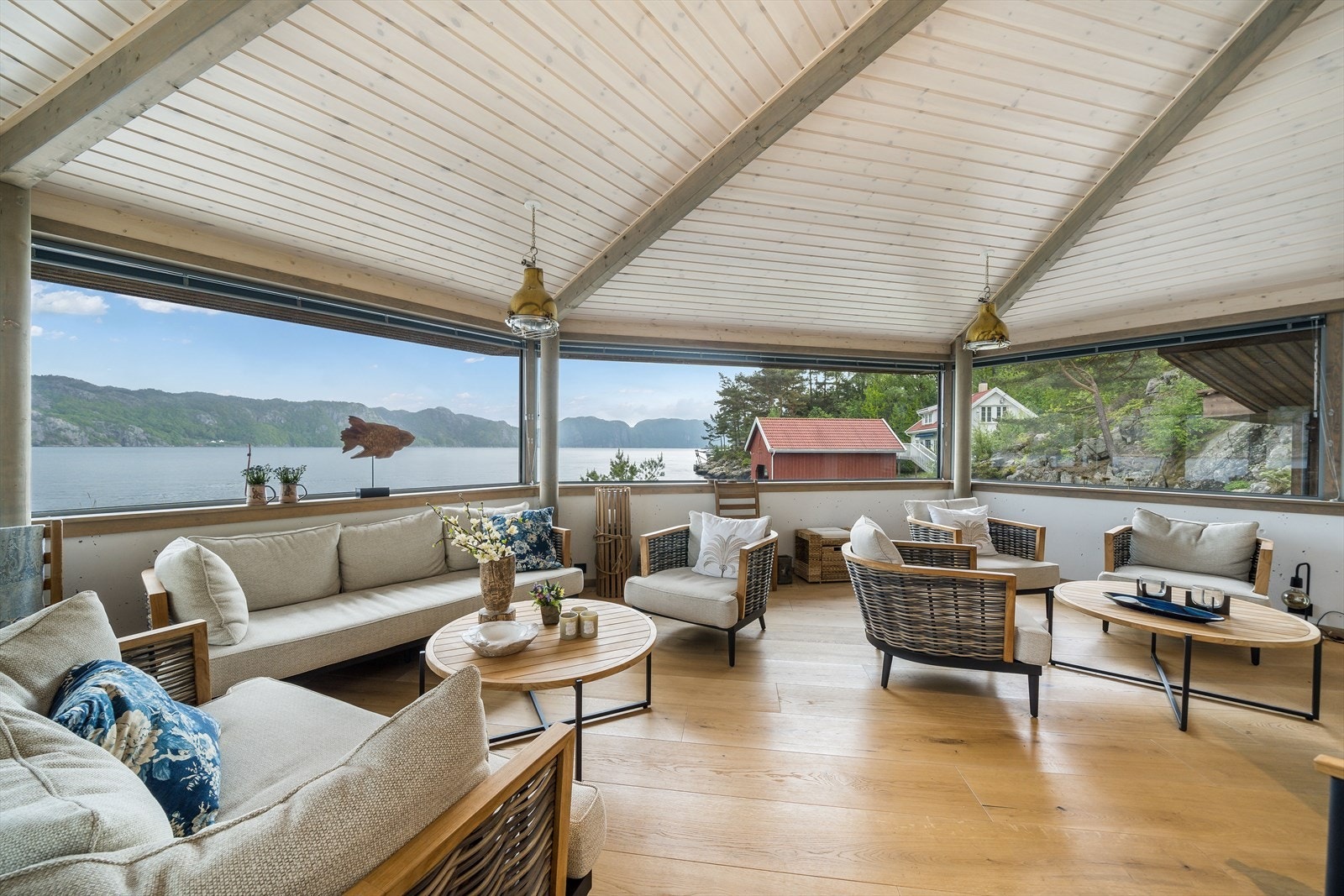 I samtlige vinduer er det montert persienner. Galleribilde