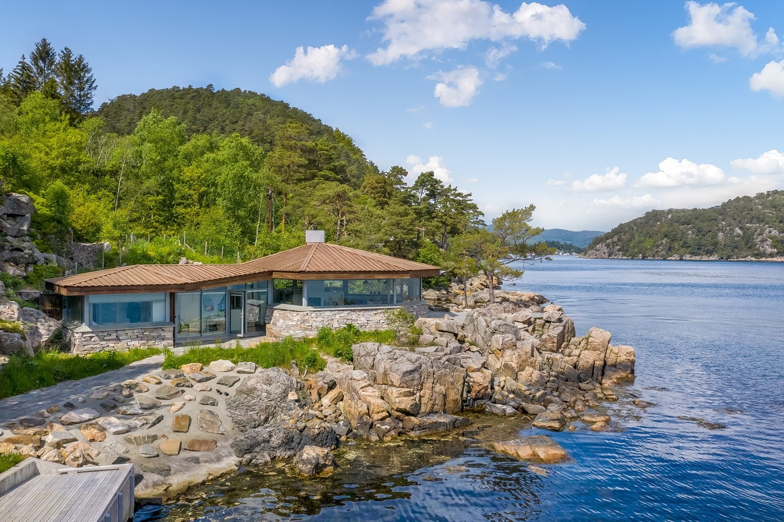 Velkommen til Stampen 1B - Unik og påkostet strandeiendom og nydelig fjordutsikt Galleribilde