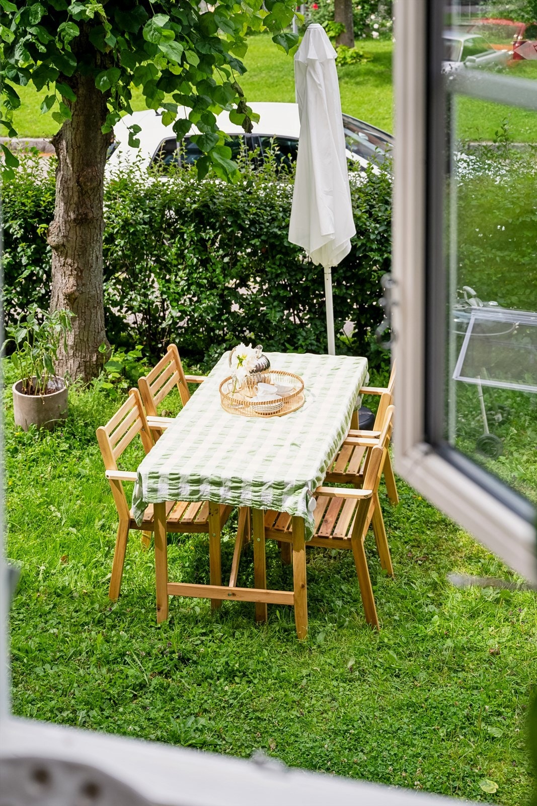 Det er mulig å plassere bord og grill utenfor eget kjøkkenvindu. Galleribilde