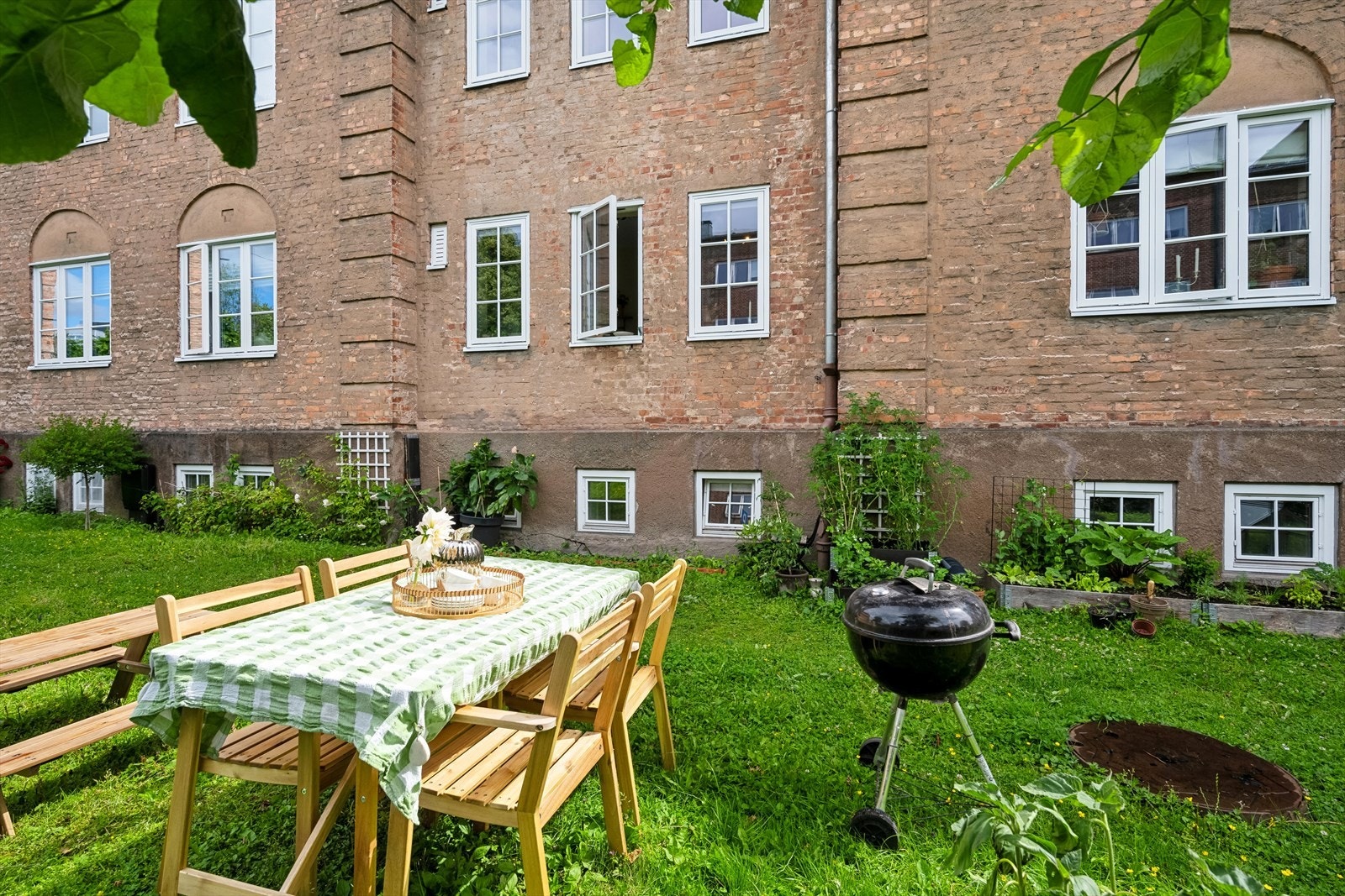 Det er mulighet for bord & grill utenfor eget kjøkkenvindu! Galleribilde