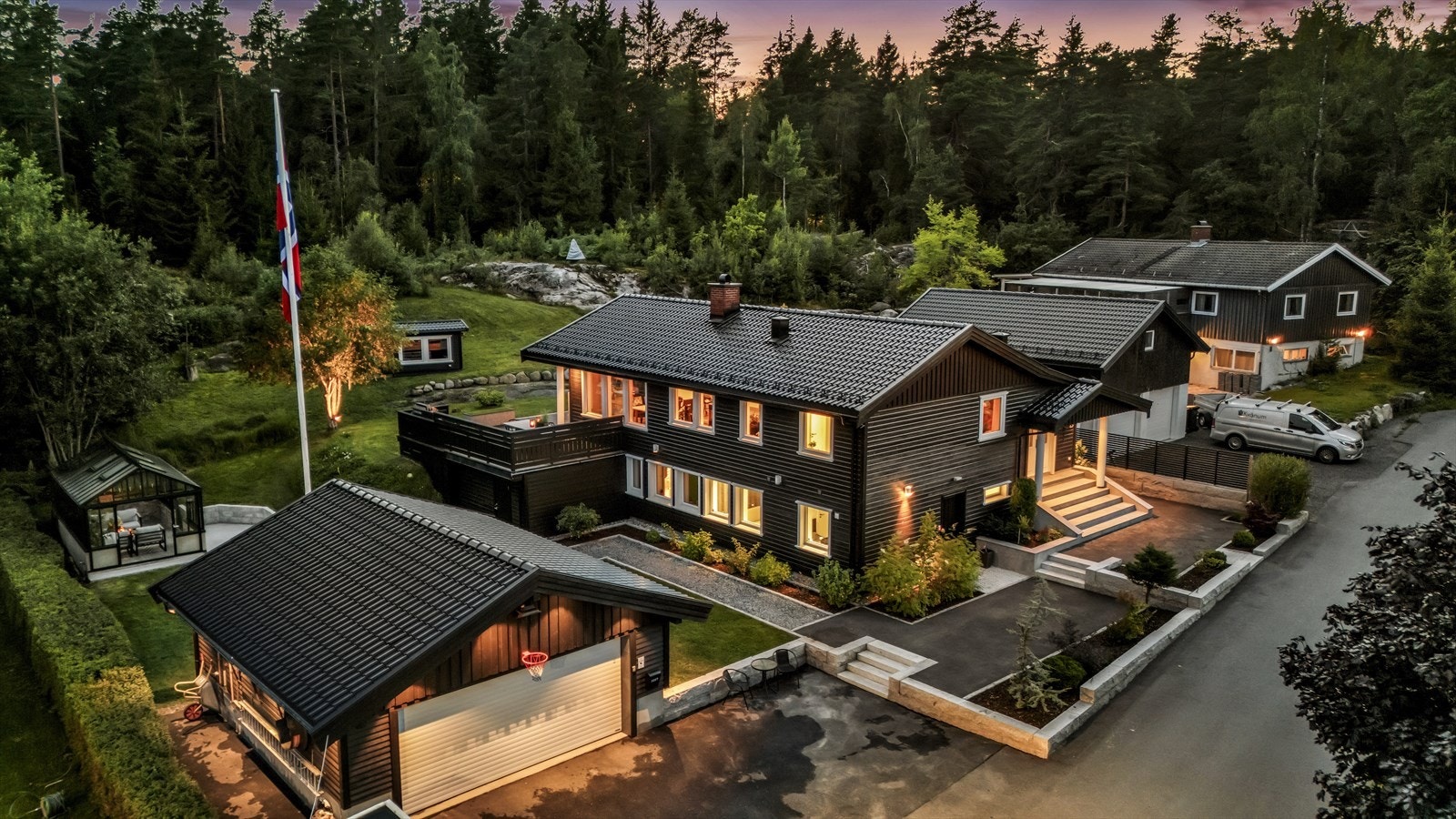 Boligen ligger i blindvei, i et barnevennlig og attraktivt boligområde Galleribilde