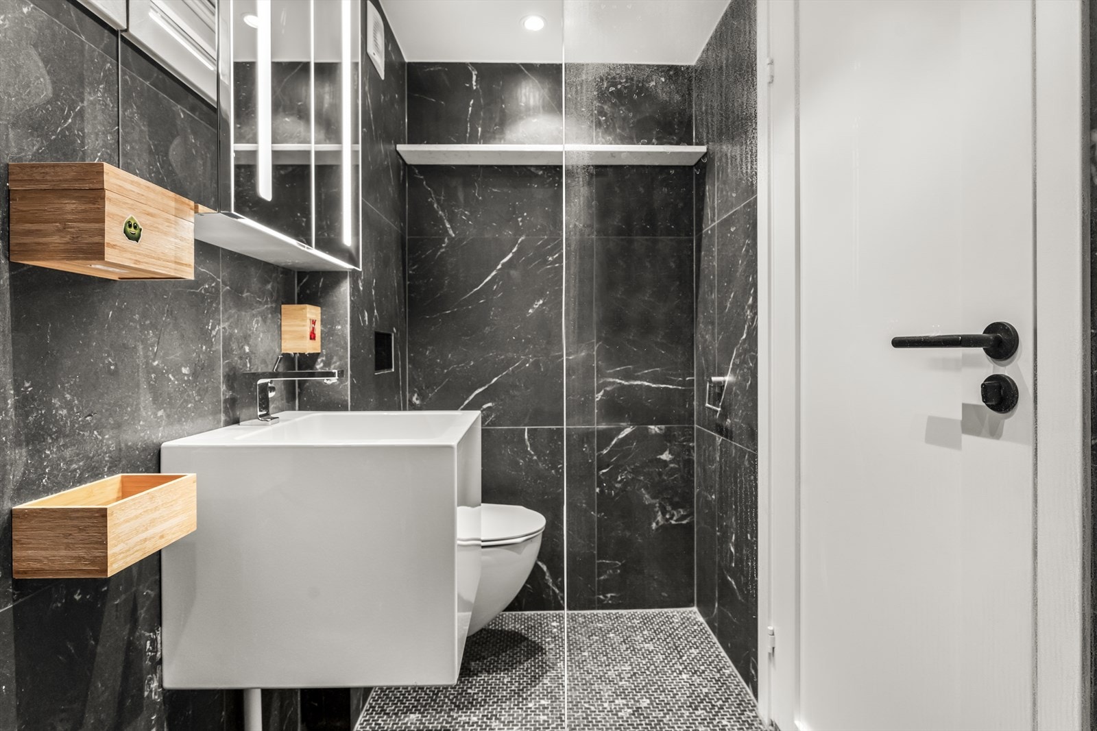 Baderom i underetg. tilhørende hoveddel Galleribilde