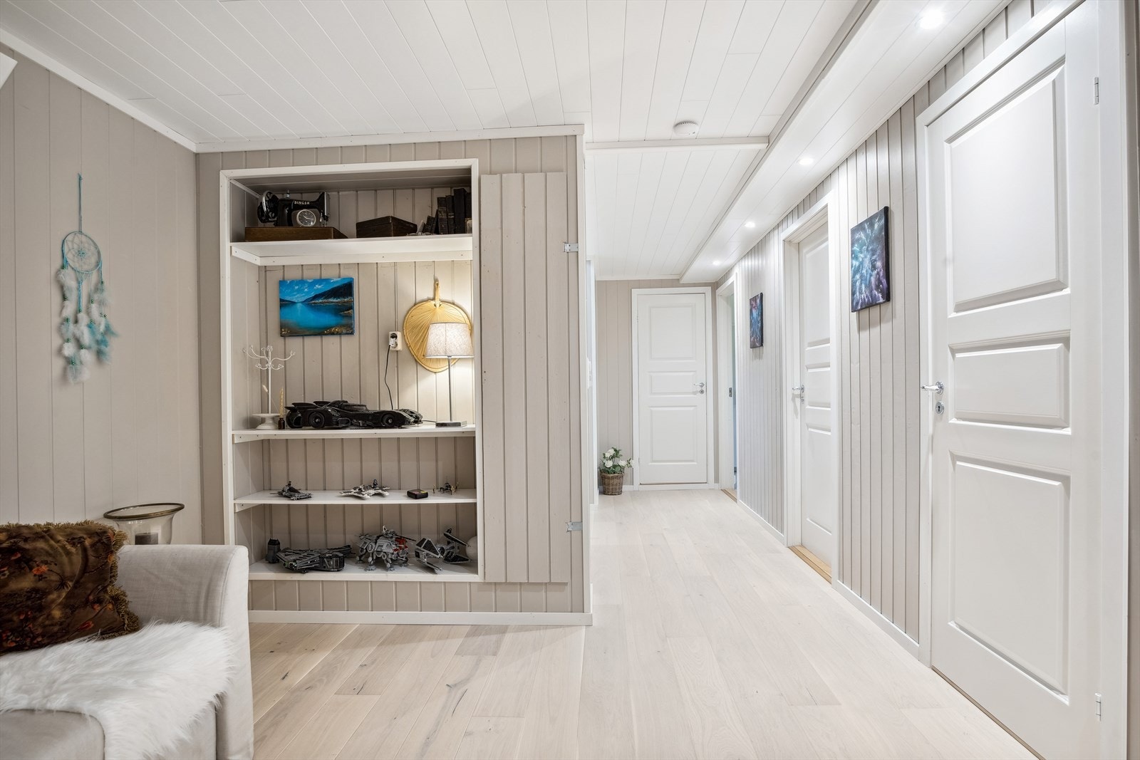 Det er varmefolie på gulv i gang og kjellerstue. Galleribilde