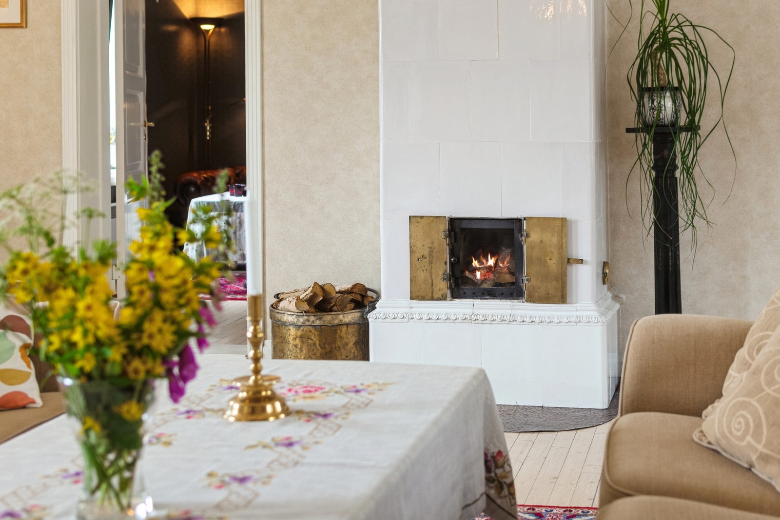 Kakkelovn. Galleribilde