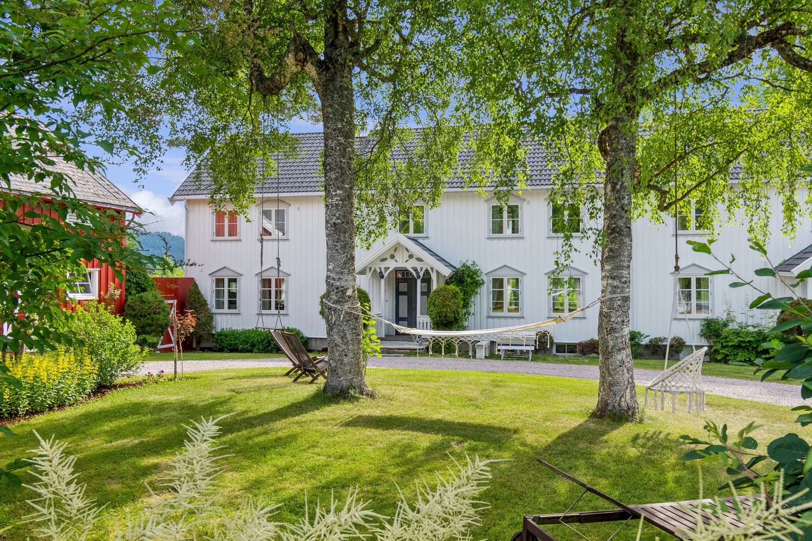 Hagen på framsiden av tunet og våningshuset. Galleribilde