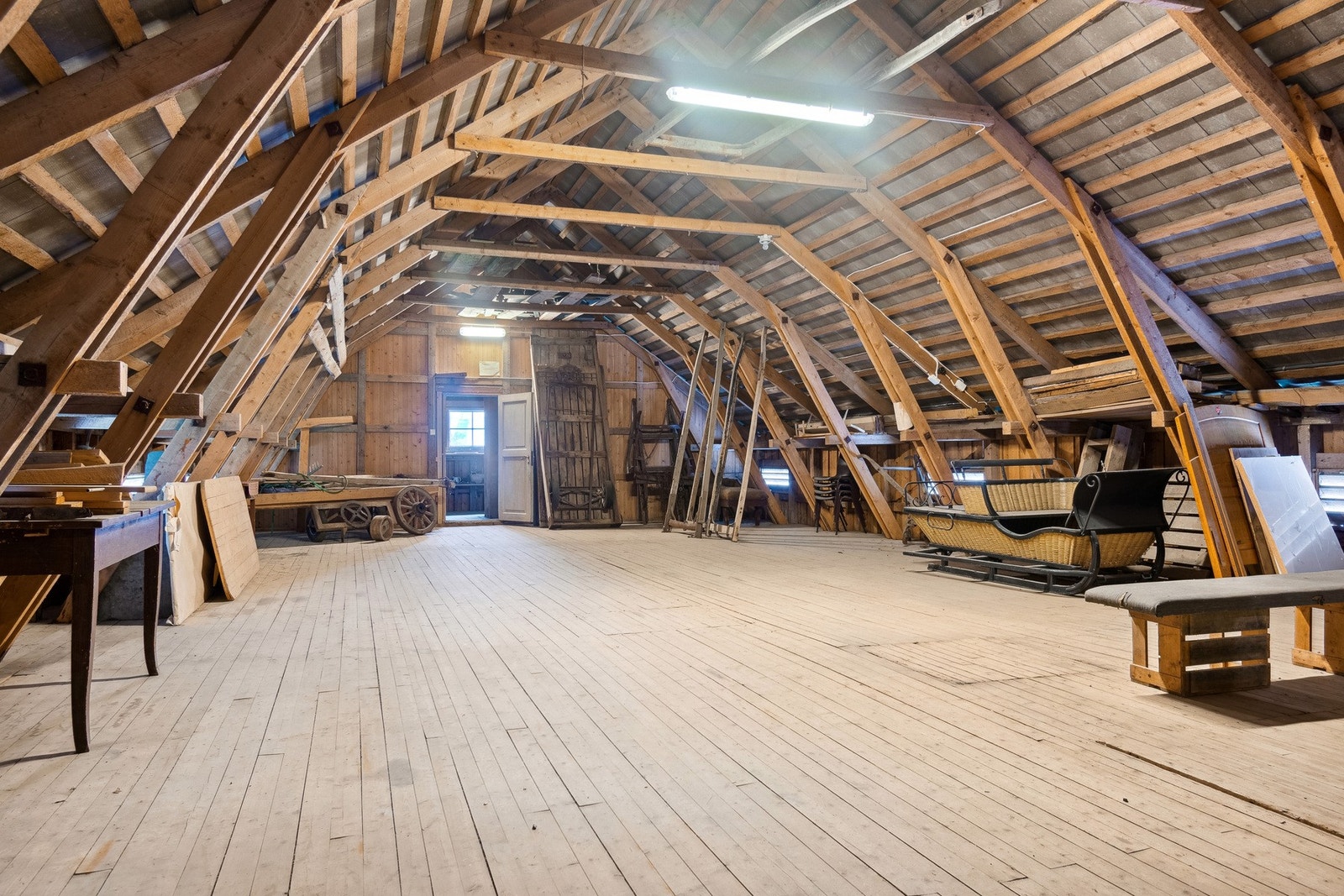 Låve på driftsbygningen. Galleribilde