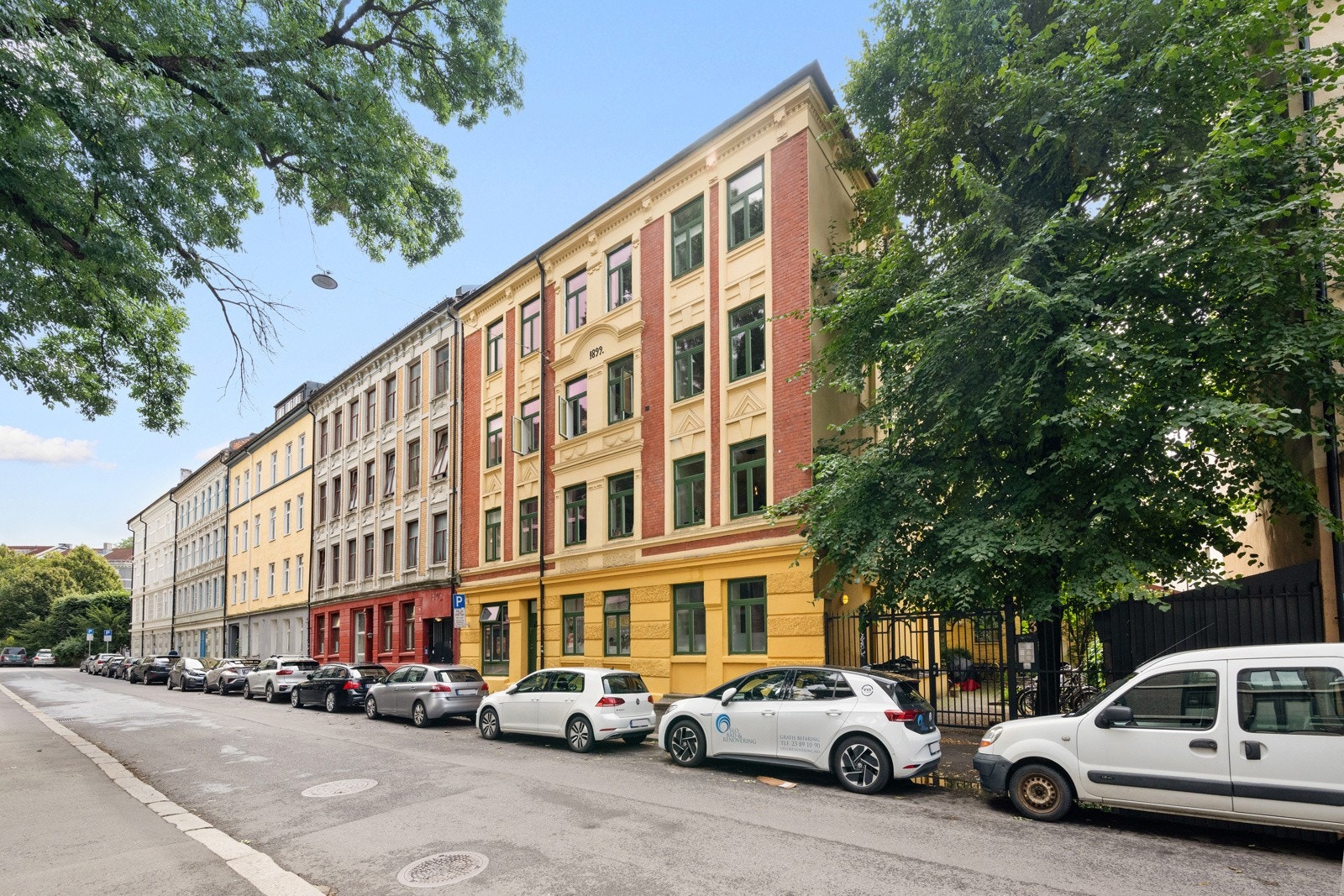 Klassisk bygård fra slutten av 1800-tallet Galleribilde