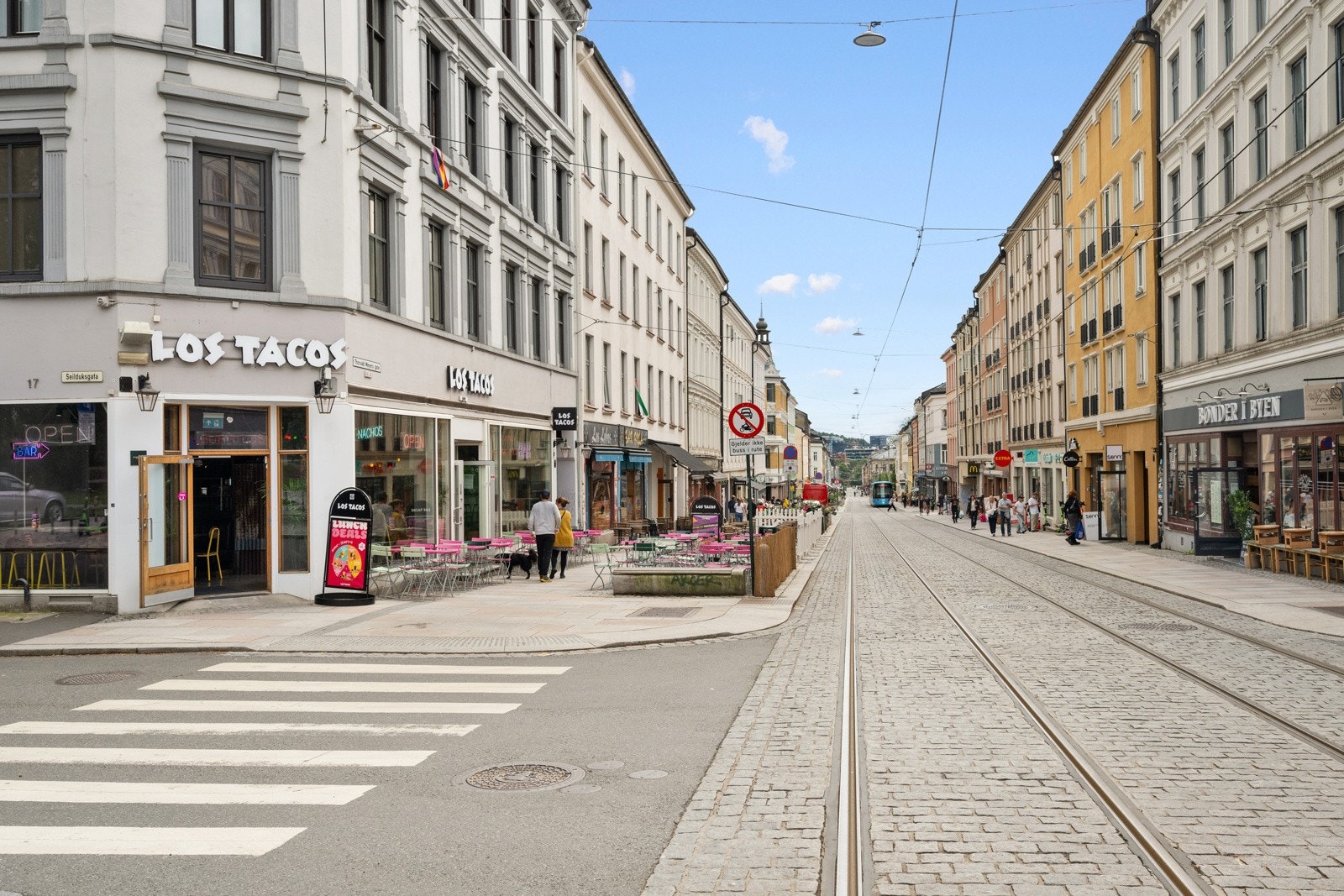 Går du et par kvartaler er du midt i hjertet av Grünerløkka med sitt yrende liv og butikker Galleribilde