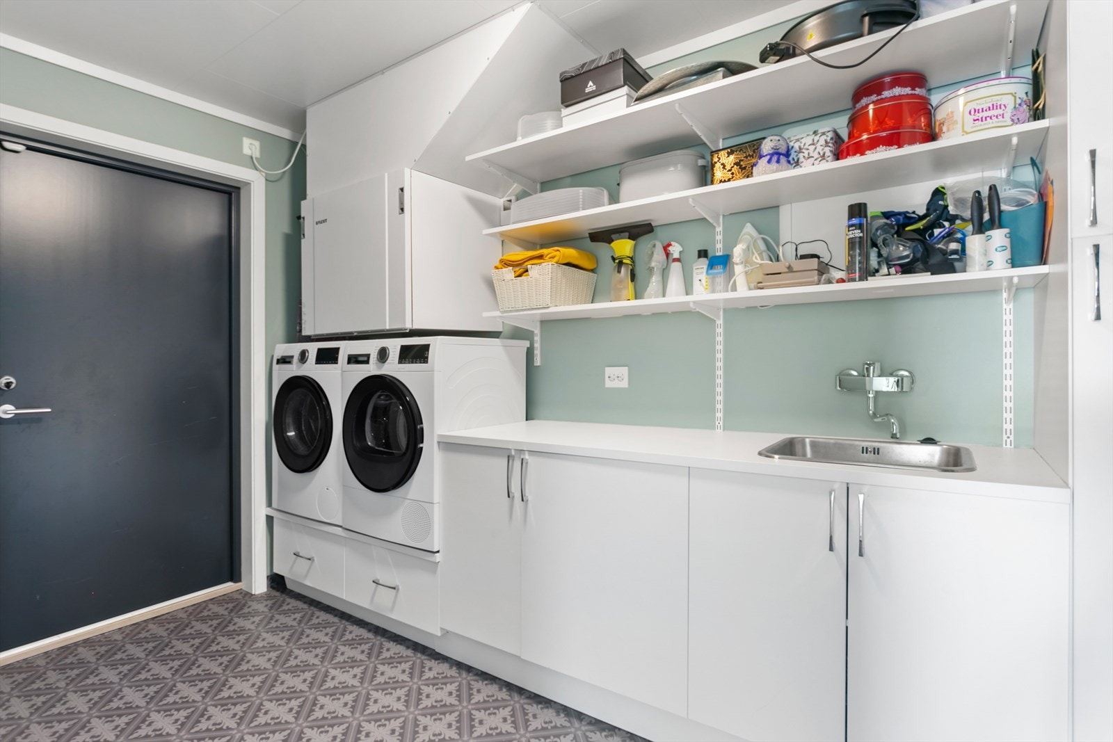 Fra vaskerommet har man også utgang til garasjen Galleribilde