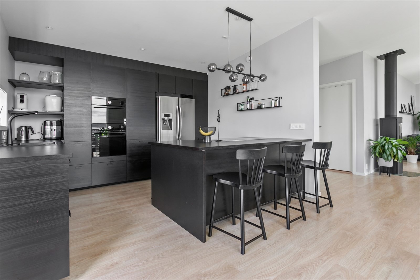 og beveger oss inn på kjøkkenet Galleribilde