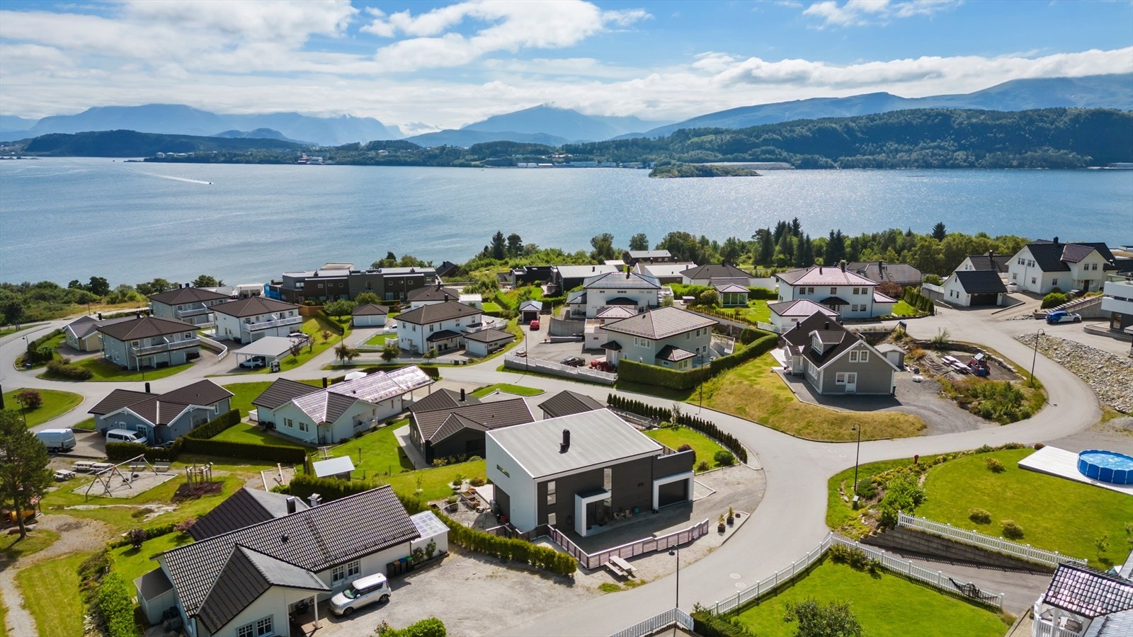 Dronefoto av nærområdet Galleribilde