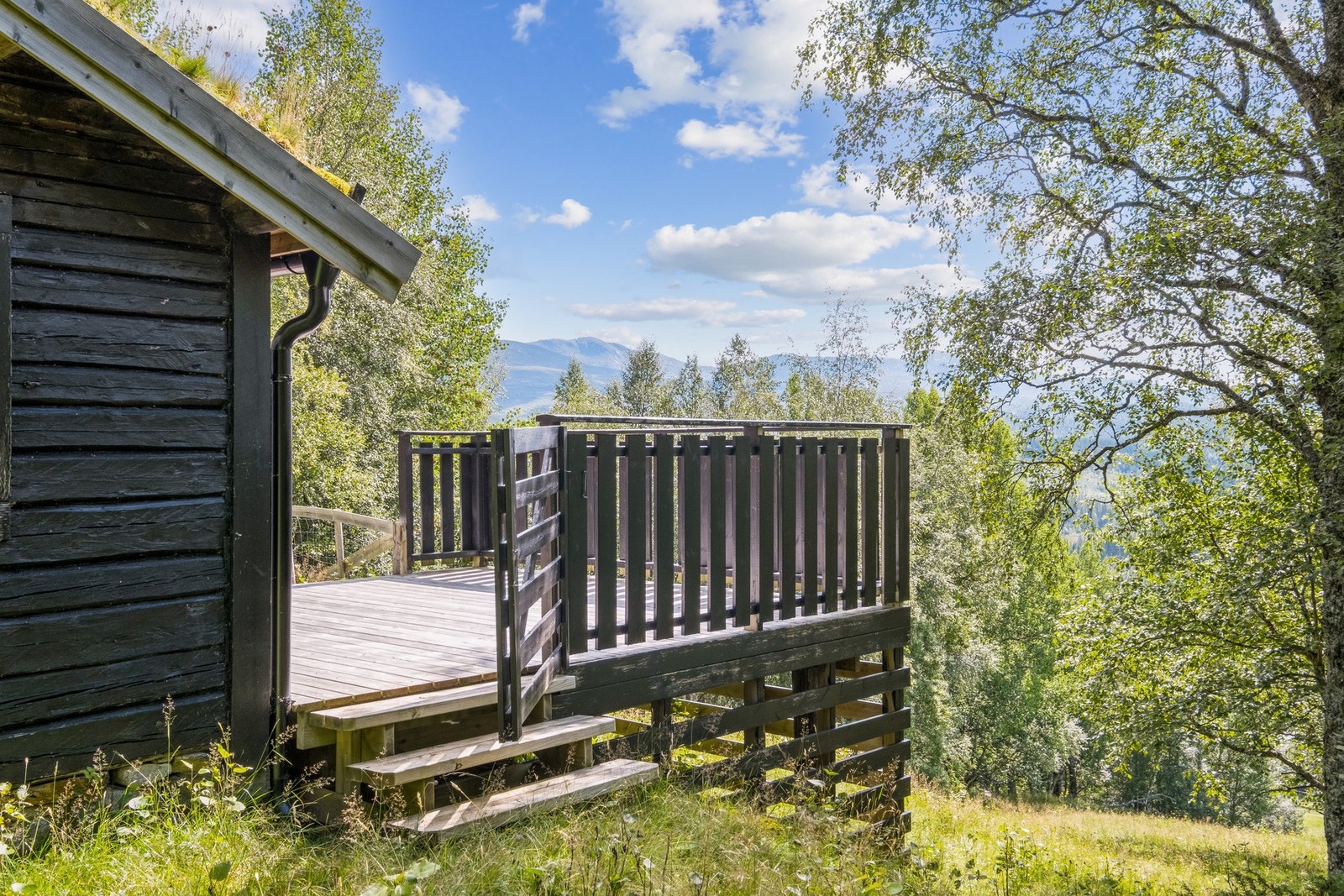 Terrassen er på 20 kvm. og er sørvendt, svært gode solforhold. Galleribilde
