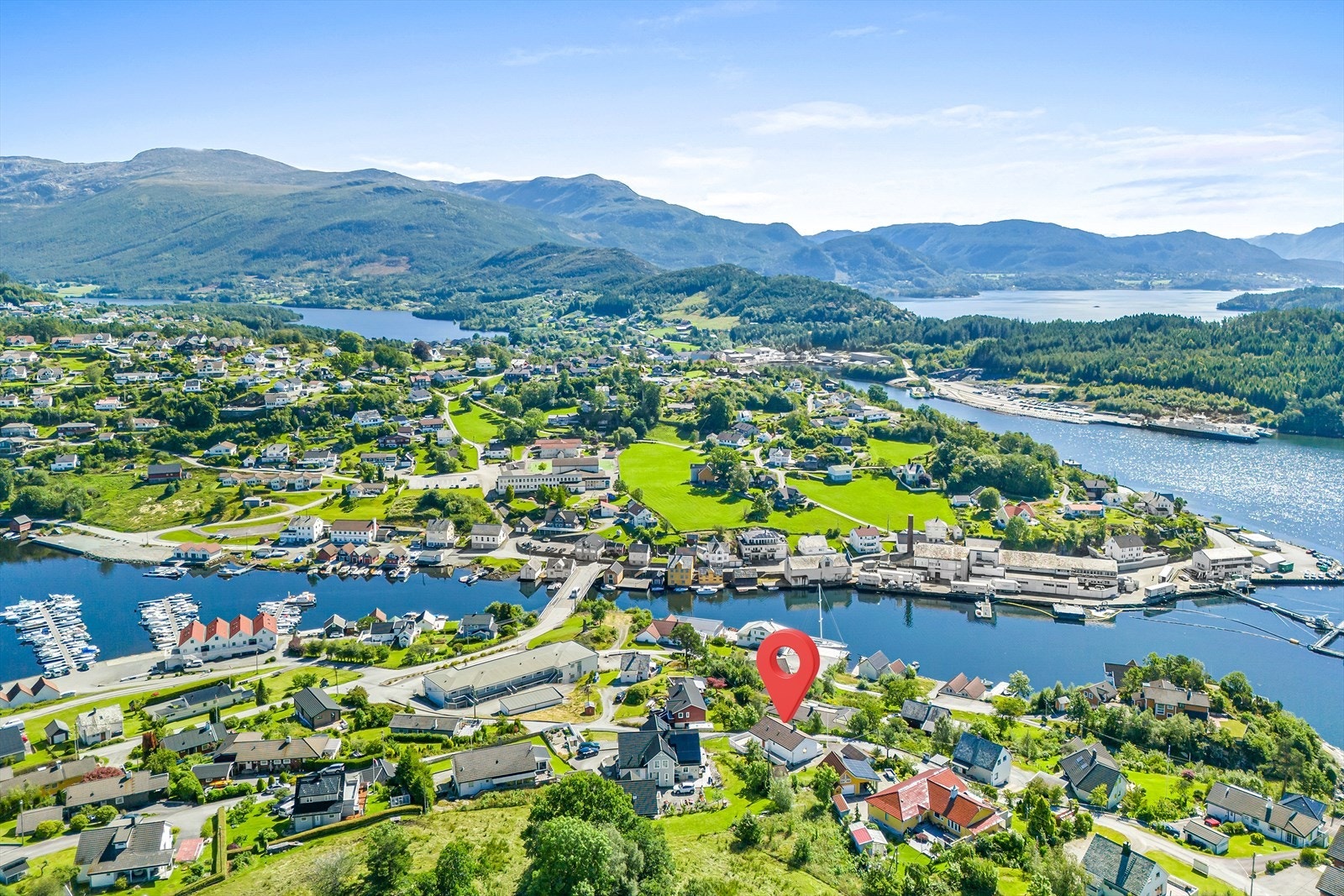 Solrik beliggenhet i høyden Galleribilde