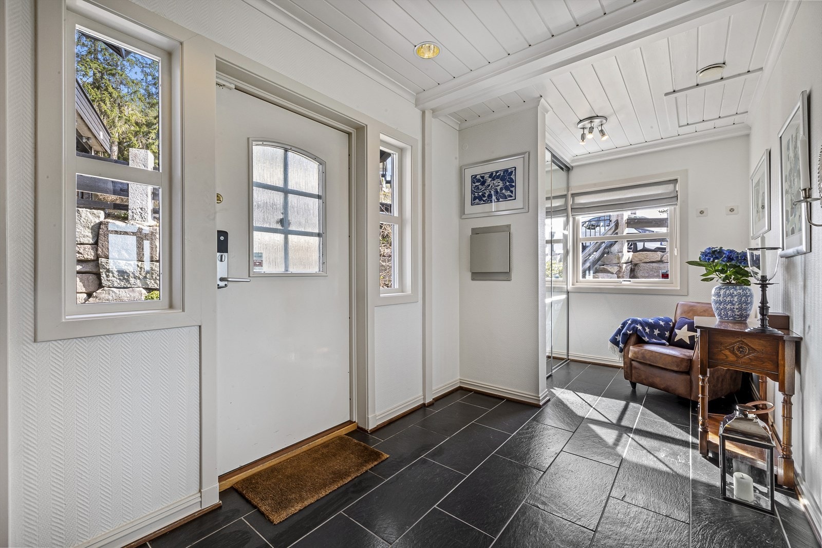 Gang med god plass til klesoppheng Galleribilde