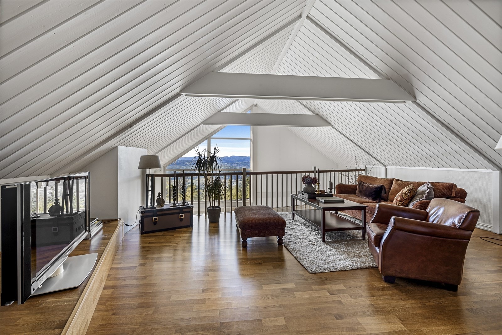 Hems med god plass til sofagruppe. Passer fint som en hyggelig tv-stue Galleribilde