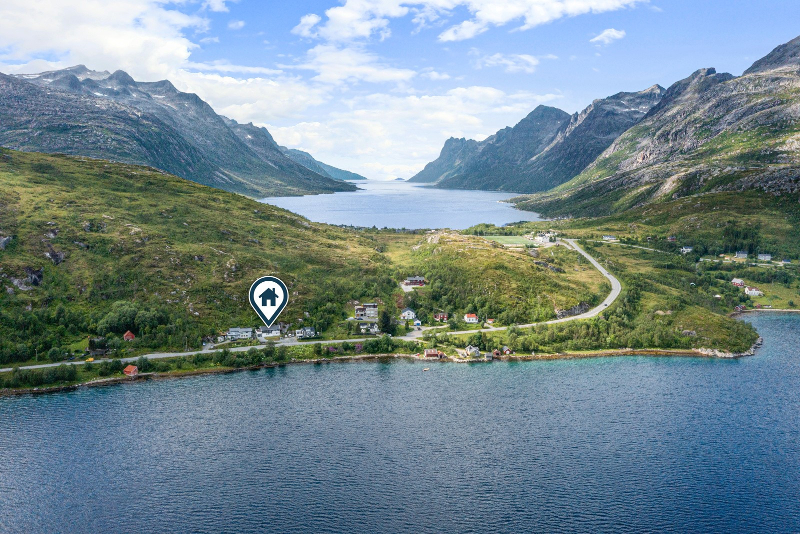 Velkommen til Fjordvegen 504 - Presentert av Sne EIendomsmegling ved Robin Cornelius Lund!