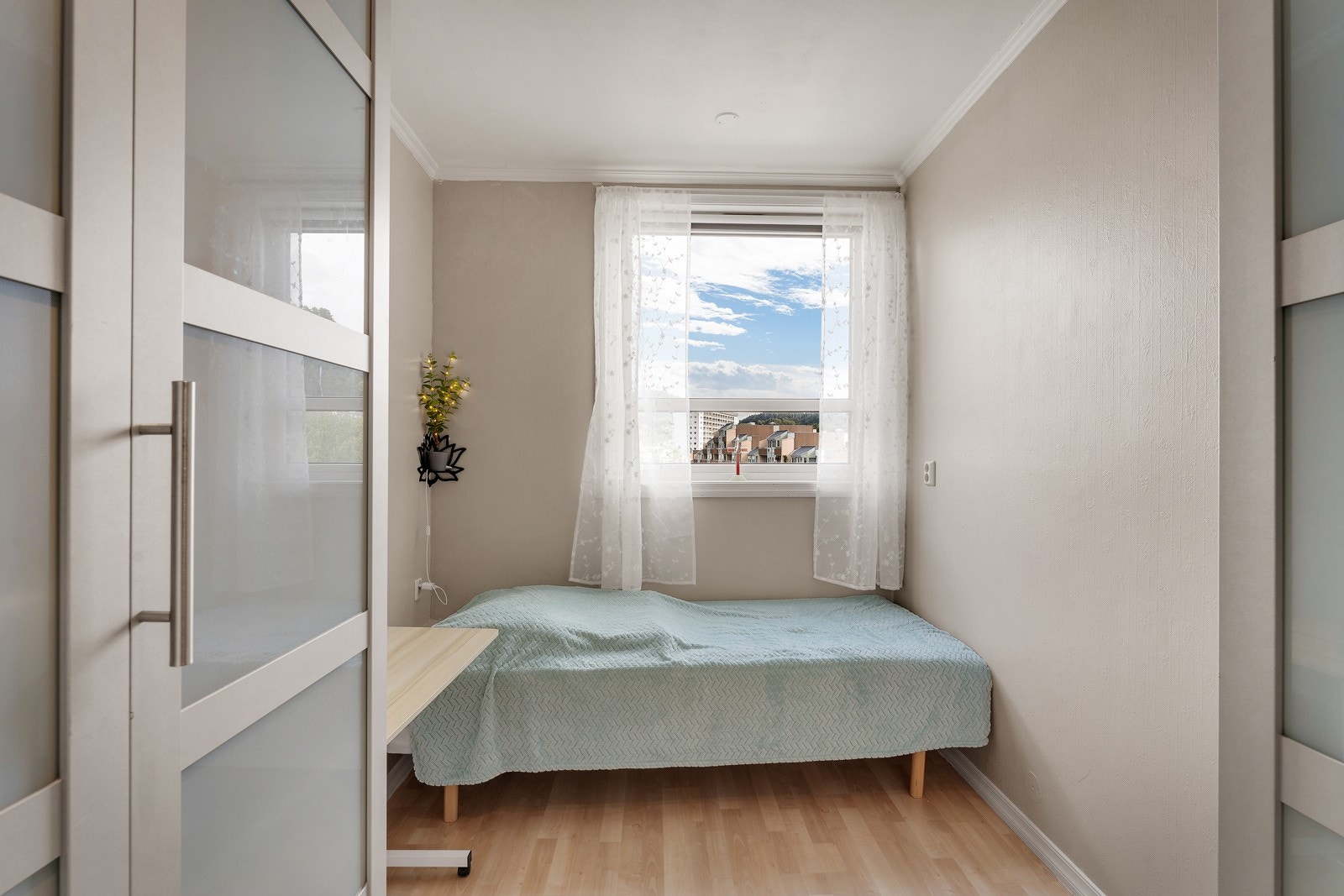 - Soverom med garderobeskap - Galleribilde