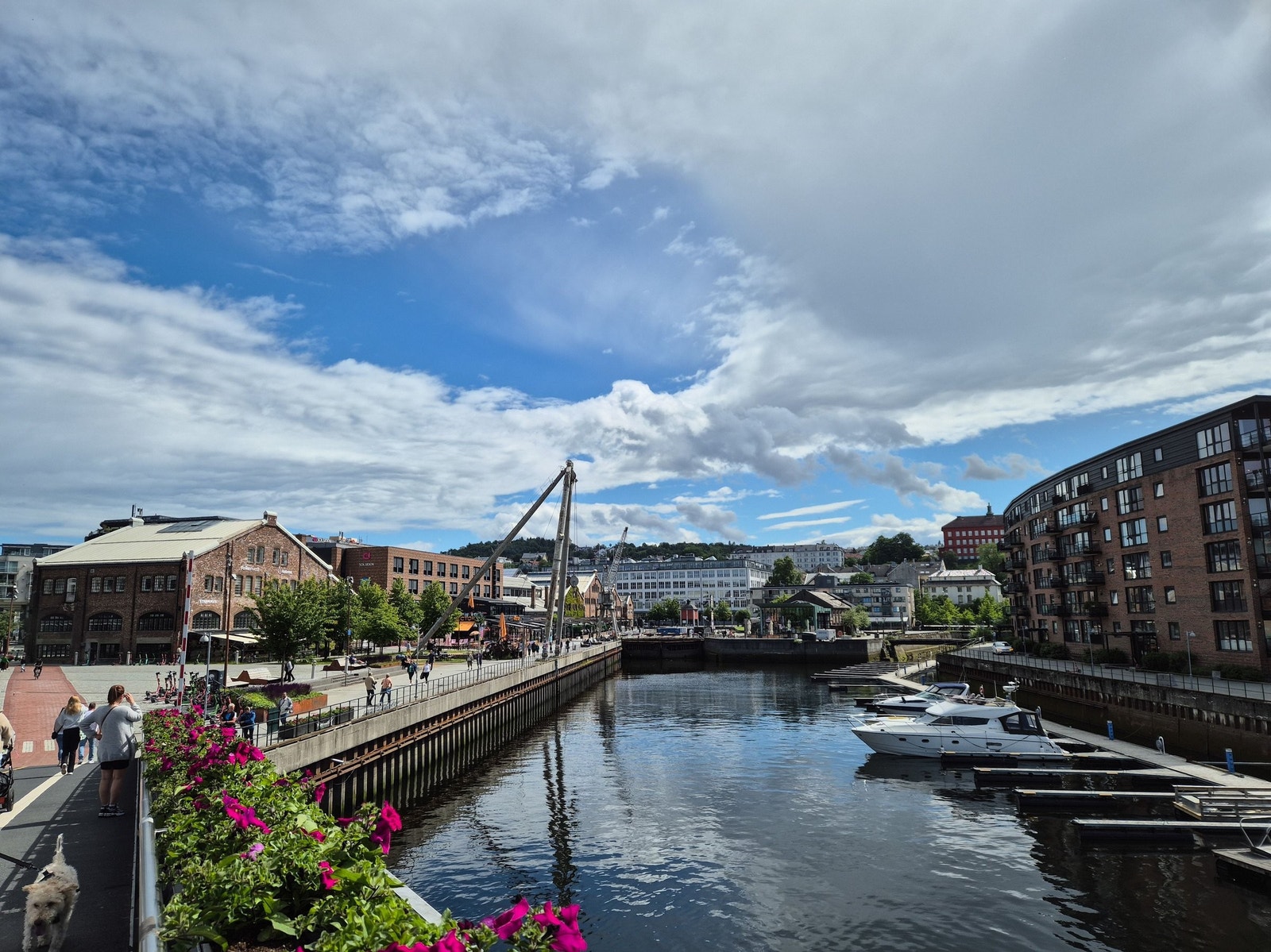 Solsiden bare en kjapp spasertur unna Galleribilde
