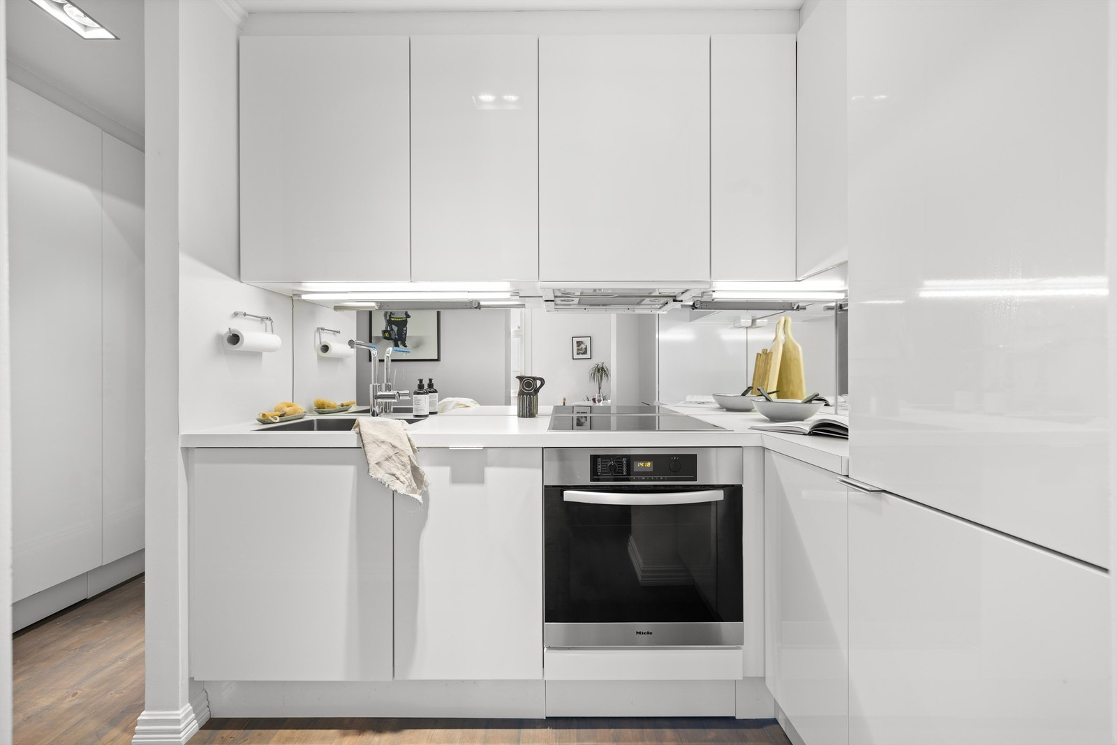 Kjøkkenet har en moderne HTH innredning fra 2009. Galleribilde