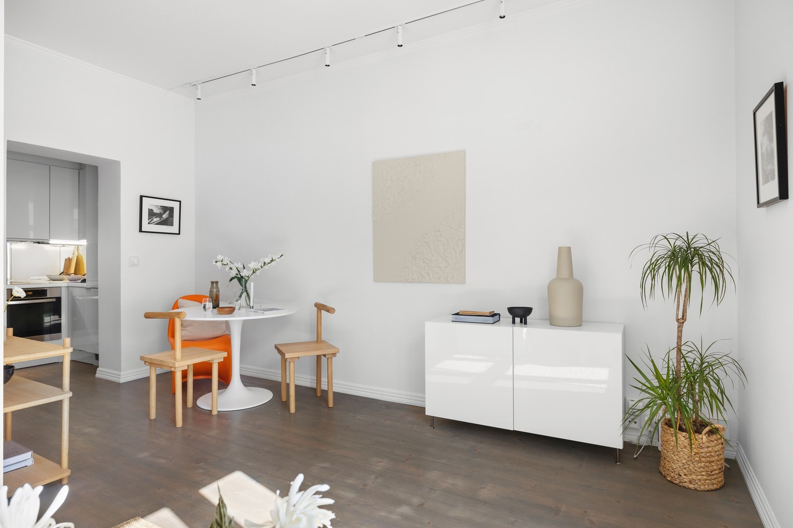 Det er også god plass til spisebord. Galleribilde