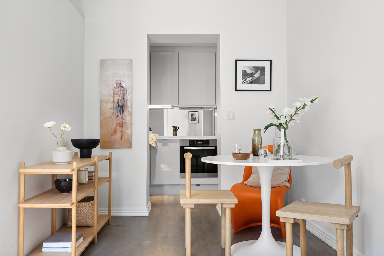 Videre har leiligheten et separat kjøkken. Galleribilde