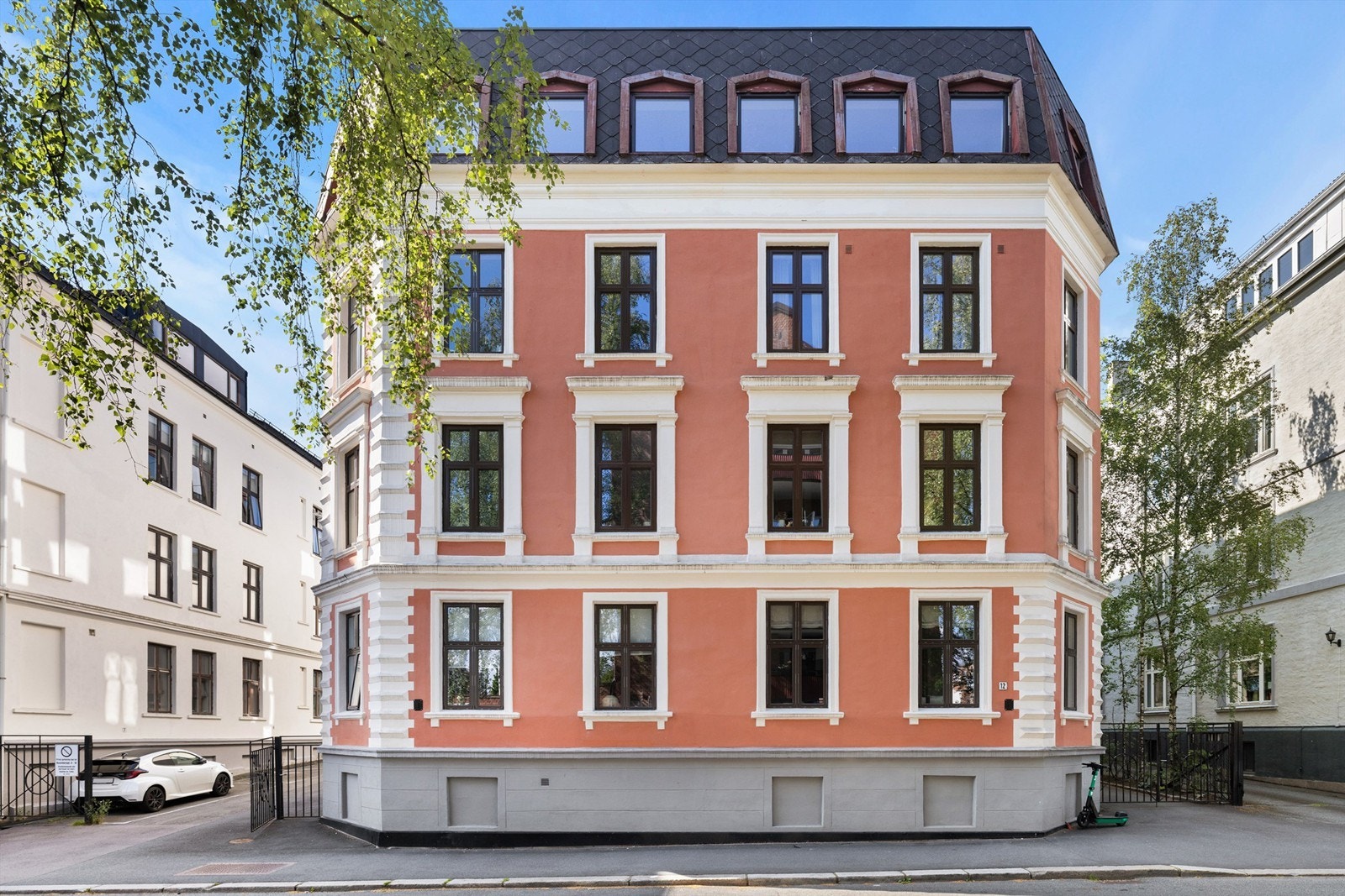 Ypperlig beliggenhet i en rolig gate. Galleribilde