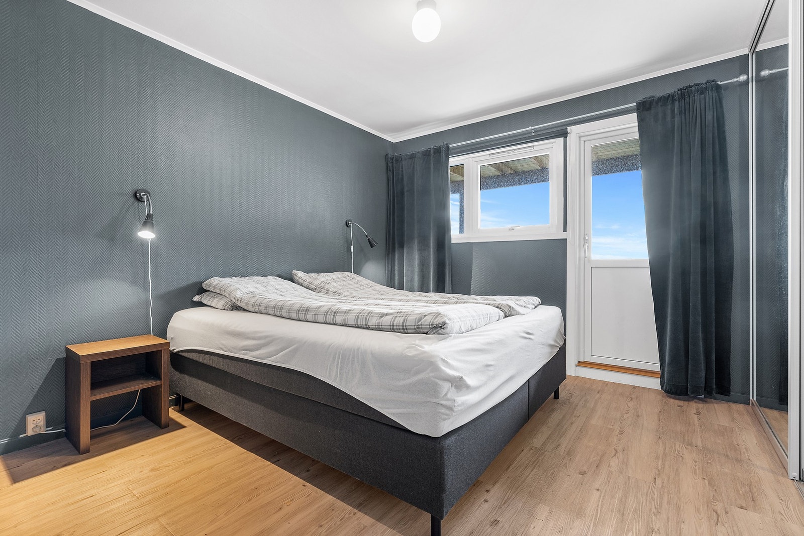 Hovedsoverom med tilgang til veranda. Galleribilde