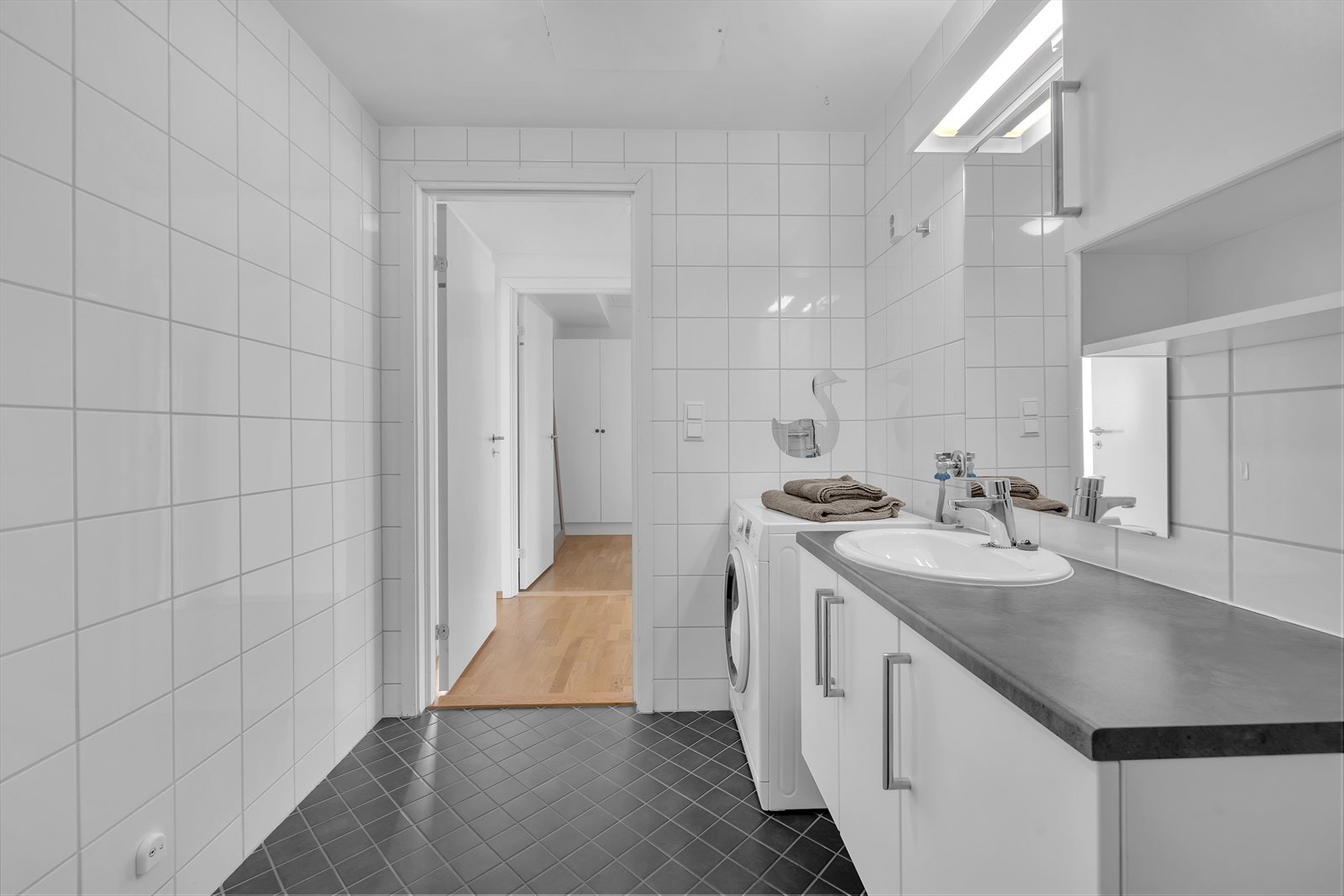 Flislagt baderom. Galleribilde