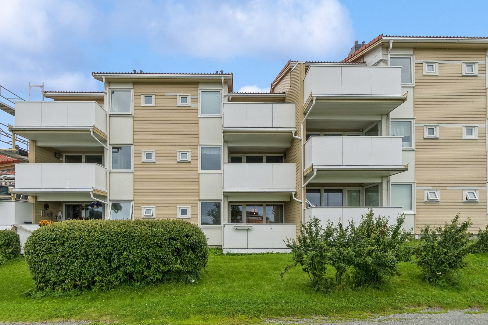 Leiligheten ligger i underetasje (1. etasje fra denne siden) Galleribilde
